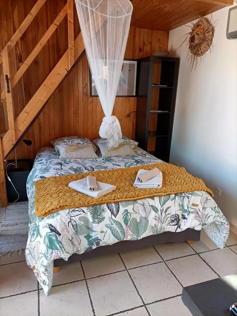 La Rose Des Vents Bed & Breakfast Neoules 0*,